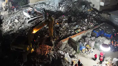 Maltepe'deki bina enkazında 3 kişiyi arama çalışmaları sürüyor