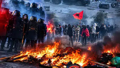 Avrupa'da Protesto Dalgası: Ekonomik Kriz Sokakları Hareketlendirdi