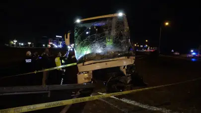Otobüs ile araç çarpıştı: 2 ölü, 3 yaralı