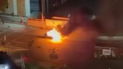 Kağıthane'de seyir halindeki cip yanarak kullanılamaz hale geldi