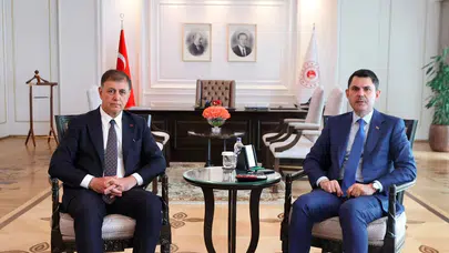 Bakan Kurum, Cemil Tugay ve beraberindeki heyetle görüştü