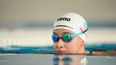 Eda Savcıgil Catalina Kanalı'nı çifte rekorla geçti