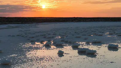 Tuz Gölü'nde sular çekildi, ortaya çıkan manzara görenleri büyüledi