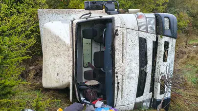 Bozüyük'te Kamyon Devrildi: 2 Yaralı