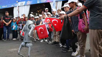 TEKNOFEST Güneydoğu'da robot köpek 'İsot' çocukların gözdesi oldu