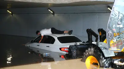 Adana'da Şiddetli Sağanak Hayatı Olumsuz Etkiledi