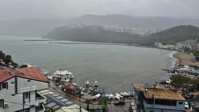 Bartın'da Şiddetli Yağışlar Deniz Rengini Değiştirdi