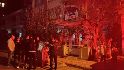 Mersin'de 3 Katlı Binanın Zemini Çöktü: 40 Kişi Tahliye Edildi