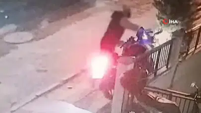 İstanbul Avcılar'da Motosiklet Hırsızlığı Kamerada