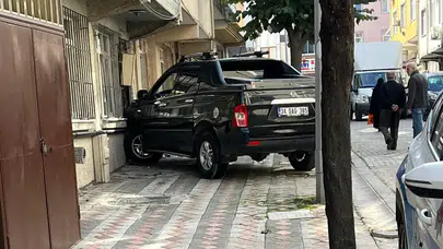 Sultangazi'de Feci Kaza: Aracını Park Ederken Eşini Ezdi