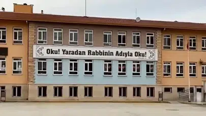 Konya'da İlkokul Duvarına Yazılan 'Oku' Ayeti Beğeni Topladı