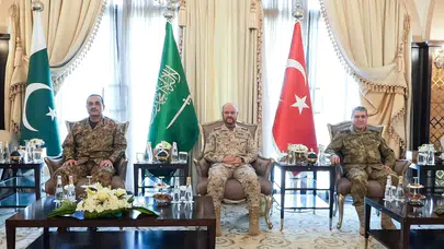 Genelkurmay Başkanı Orgeneral Selçuk Bayraktaroğlu Pakistanlı Mevkidaşı ile Görüştü