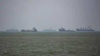 Hürmüz Boğazı'nda Deniz Trafiğine Yönelik Saldırılar Şiddetlendi