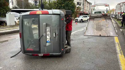Sivas'ta Hafif Ticari Araç Ağaca Çarptı: 4 Yaralı