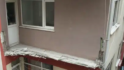 İstanbul Bahçelievler'de Kentsel Dönüşüm Anlaşmazlığı Balkonların Çökmesine Yol Açtı İddiası