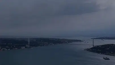 İstanbul'da Sağanak Yağış Öncesi Boğaz'da Çarpıcı Görüntüler