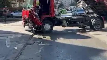 Ankara Mamak'ta Kontrolden Çıkan Kamyonet Elektrik Direğine Çarptı