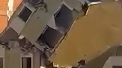 Bayrampaşa'da Kentsel Dönüşüm Yıkımı Sırasında Bina Askıda Kaldı