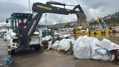 İzmit Körfezi’nden 10 kamyon atık çıkarıldı