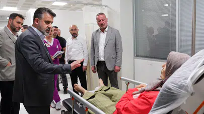 Şahin Biba, Akhisar'daki kazada yaralananları hastanede ziyaret etti