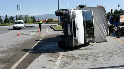 Erzurum’da yola dökülen mandalinaları vatandaşlar topladı