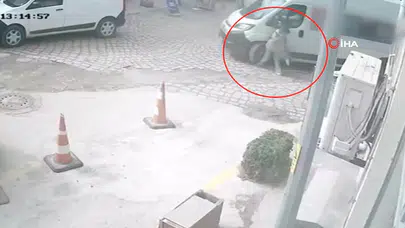 Çanakkale'de Korkunç Kaza: Manevra Yapan Minibüs Yayanın Ayağını Ezdi
