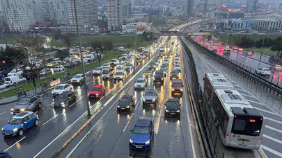 İstanbul'da Okulların Açılmasıyla Trafik Yoğunluğu Yüzde 70'i Aştı