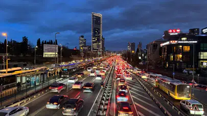 İstanbul trafiği güne yoğun bir şekilde başladı