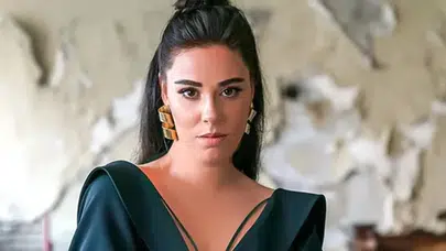 Tuğçe Tayfur Kimdir? Müzik Kariyeri ve Aile İlişkileri Nasıldır?