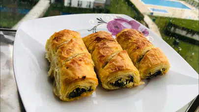 Ispanaklı börek tarifi : Baklava yufkasıyla çıtır ıspanaklı börek nasıl yapılır?
