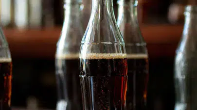 Cam şişedeki kola neden daha lezzetli geliyor?