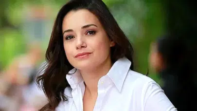 Özgü Namal'dan dikkat çeken Türkiye yanıtı :  Berlin Film Festivali'ndeki konuşmasıyla gündem oldu!