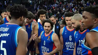 Anadolu Efes EuroLeague'de 9 maç sonra galibiyet hasretine son verdi