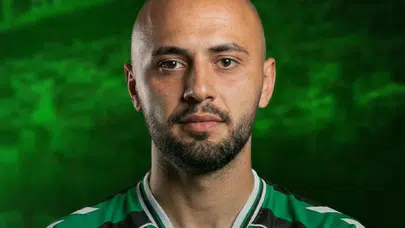 Sakaryaspor, Burak Bekaroğlu'nu transfer ederek savunma hattını güçlendirdi