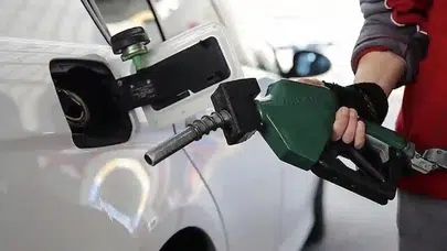 Akaryakıt fiyatlarına gece yarısı zam! Benzin, motorin ve LPG ne kadar oldu?