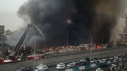 İran'ın Başkenti Tahran'da Büyük Pazarda Yangın Çıktı