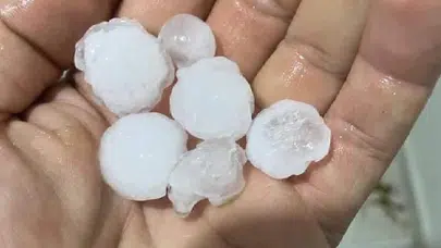 Adana'da Erik Büyüklüğünde Dolu Yağışı Sürücülere Zor Anlar Yaşattı