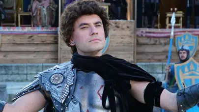 Giray Altınok'un kökeni neresi? Prens dizisiyle tanınan ünlü oyuncunun memleketi nedir?