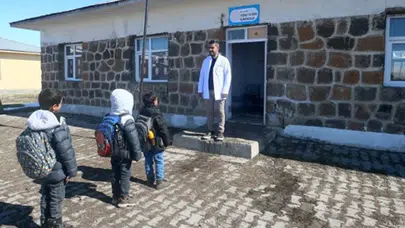 Muş'ta Bir Öğretmen, Üç Öğrencisi İçin Her Gün 48 Kilometre Yol Kat Ediyor