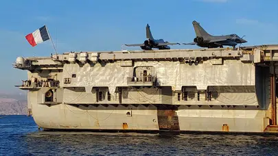 Fransız Charles de Gaulle uçak gemisi Doğu Akdeniz'e doğru yola çıktı