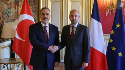 Bakan Fidan, Fransa Dışişleri Bakanı Barrot ile Telefon Görüşmesi Yaptı