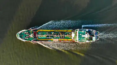 Tayland'ın İlk Petrol Tankeri Hürmüz Boğazı'ndan Güvenli Geçiş Yaptı