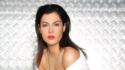 Tuğba Ekinci Kimdir, Nereli ve Kaç Yaşında? Ünlü Popçunun Hayatı ve Kariyeri Hakkında Bilgiler