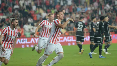 Antalyaspor, Eyüpspor'u 10 Kişiyle Mağlup Etti : Süper Lig'de Önemli Bir Galibiyet Elde Edildi
