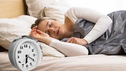 Uykusuzluk beyni yaşlandırıyor : Uyku süresi ne kadar olmalı?