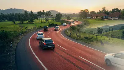 Hindistan'da kırmızı yol sistemi nasıl çalışıyor ve sürücülere ne gibi avantajlar sağlıyor?