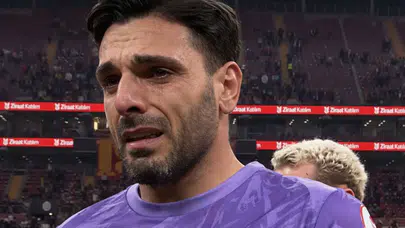 Galatasaray'da kaleci Günay Güvenç, taraftarın protestosu nedeniyle gözyaşlarına boğuldu