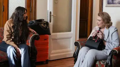 Eşref Rüya dizisinin Gülümser'i Zeynep Eronat kimdir, kaç yaşında ve nereli?