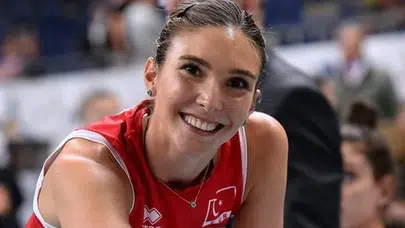 Naz Aydemir Akyol kimdir, kaç yaşında ve nereli? Hangi takımda oynuyor?