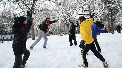 Yarın okullar tatil mi? Cuma günü okul var mı?